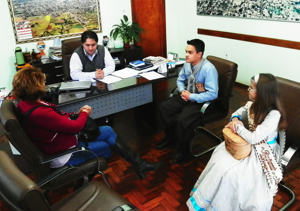 Administração Municipal recebe a visita do CTG 